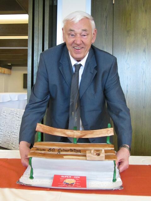 Geburtstagstorte für den Bankerlbürgermeister Erich Hörwey zu seinm  80. Geburtstag!
