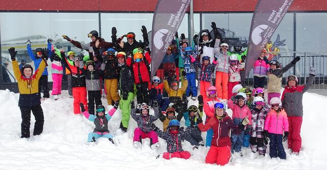 Begeisterung wecken: Rund 40 Kinder kamen zum Kinderschikurs des Skiklub Landeck und des SV Zams Winter. | Foto: Fuzzi Huber