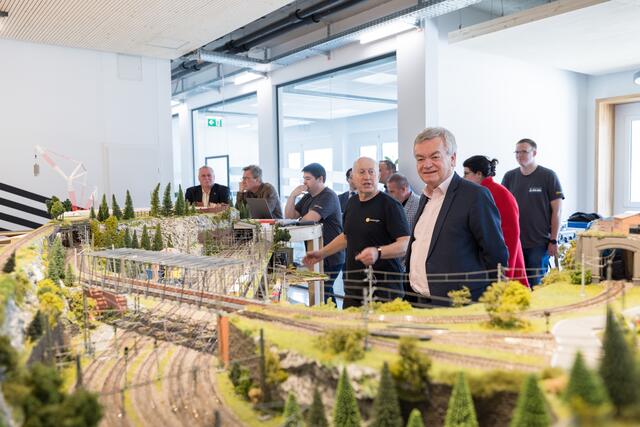 Auch Verkehrslandesrat Anton Lang stattete dem Wirtschaftspark und der Firma Innofreight bereits einen Besuch ab. | Foto: Martin Meieregger