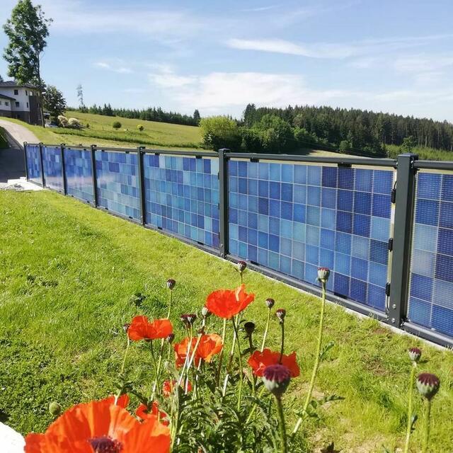 Der Solarzaun ist eine zukunftsweisende Innovation. | Foto: Next2Sun