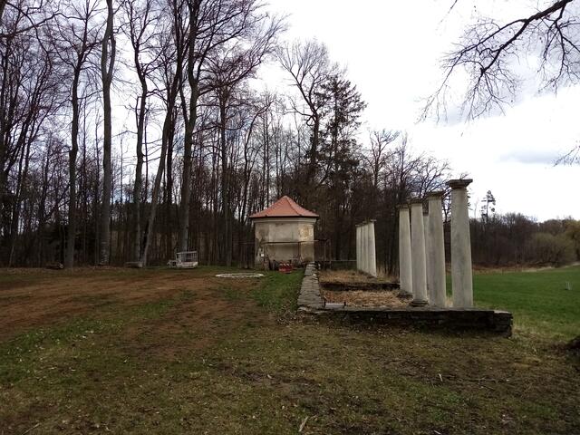 Renovierungsarbeiten im Park
