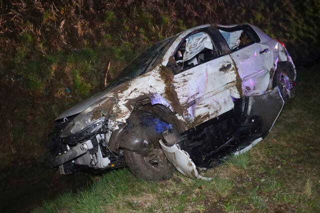 Auto landet in Pichl im Straßengraben.
