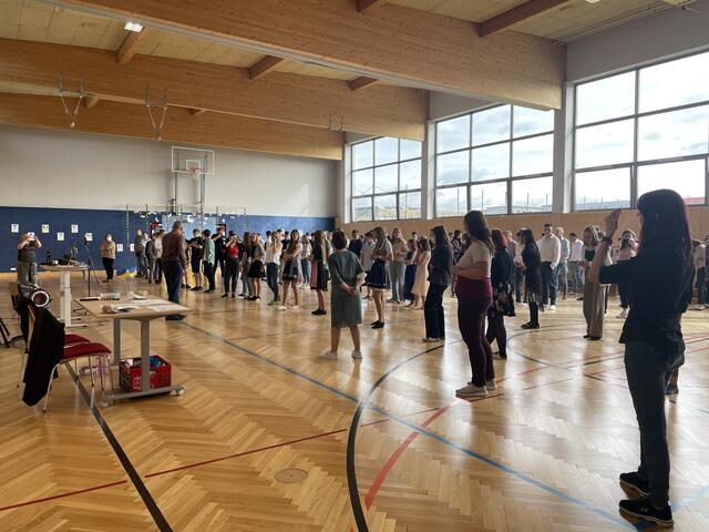 Beim Line-Dance mit Johann Leonhartsberger