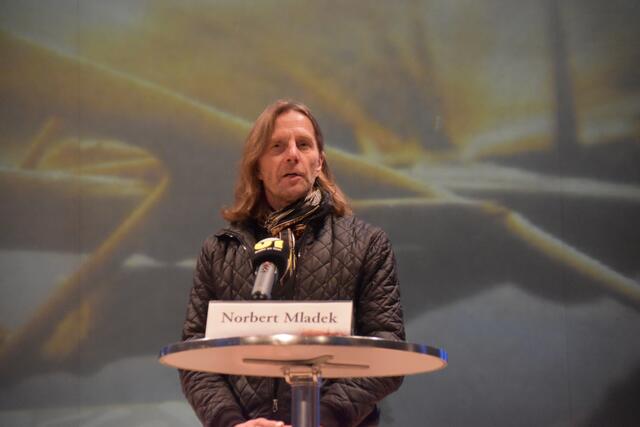 "Wir haben auch einen anderen Probenbetrieb wie die Jahre zuvor", erklärt Regisseur Norbert Mladek.  | Foto: Barbara Fluckinger