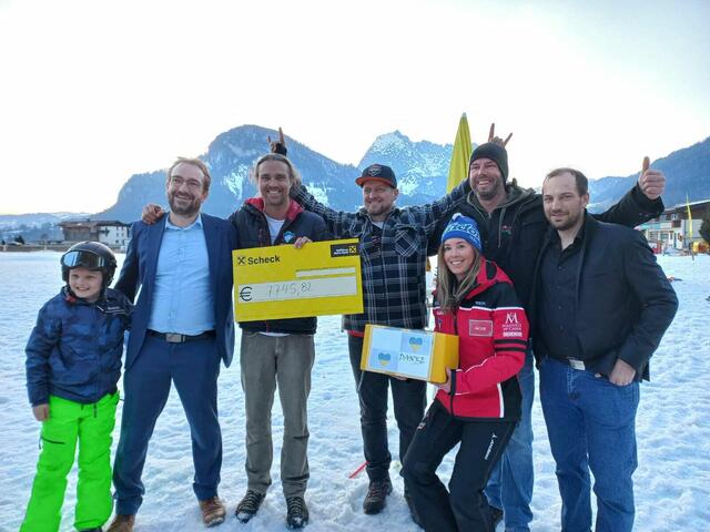Große Freude über die hohe Spendenfreudigkeit. | Foto: Skischule/Bichler