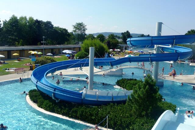 Spiel, Sport und Spaß verteilen sich im Freibad der Stadt Braunau auf über 2.000 Quadratmetern Wasseroberfläche. | Foto: Stadt Braunau/Blum