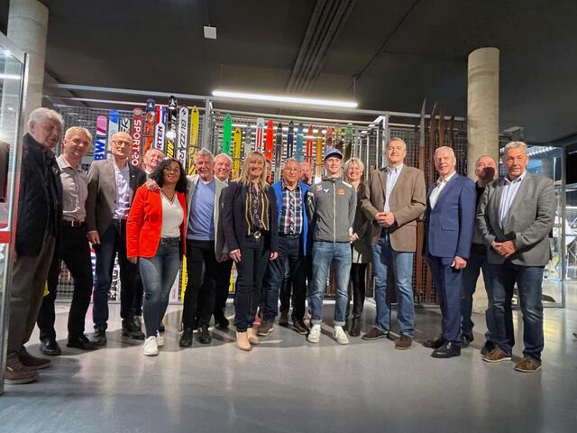 Zahlreiche Gratulanten pilgerten ins Wintersportmuseum Mürzzuschlag, um David Haagen zu seinen Erfolgen zu gratulieren. | Foto: Hofbauer