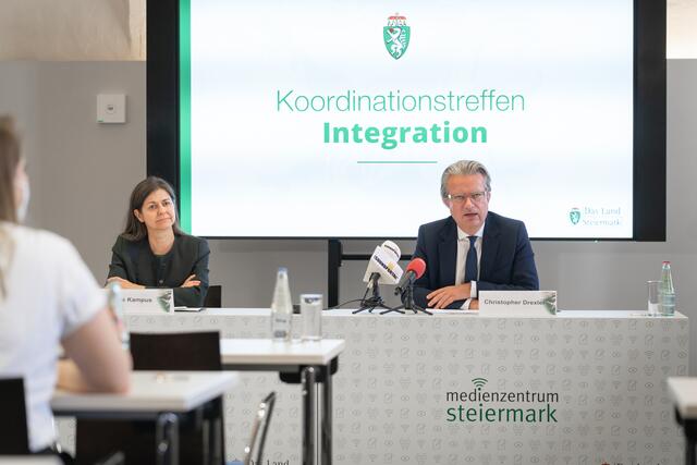 Im Anschluss an das Koordinationstreffen berichteten Doris Kampus und Christopher Drexler im Rahmen einer Pressekonferenz von den Ergebnissen. Hier: Doris Kampus und Christopher Drexler | Foto: Land Steiermark/Robert Binder