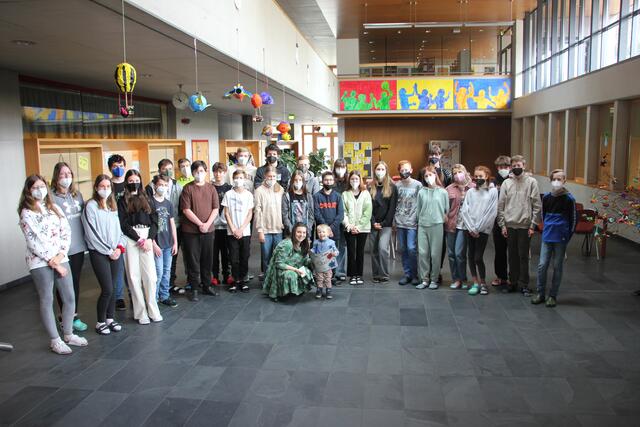 Die SchülerInnen der Mittelschule Serfaus-Fiss- Ladis hatten sich wirklich ins Zeug gelegt, um einen schönen Spendenbetrag zu übergeben. | Foto: Daniel Schwarz