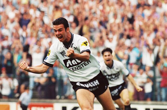 Juni 1993, Mittleres Playoff: Mario Haas nach Treffer gegen den DSV Leoben in der Gruabn. | Foto: GEPA