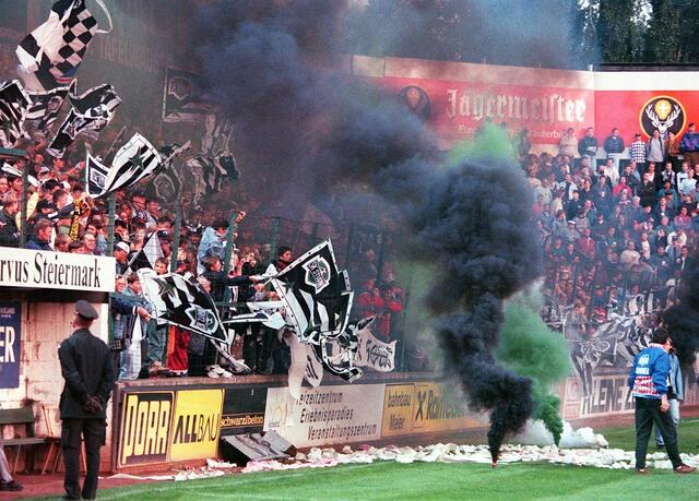 Sturm-Fans zu Hause gegen Tirol, August 1995 | Foto: GEPA