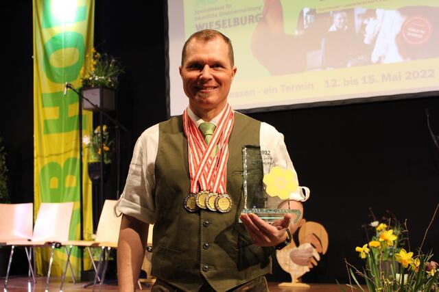 Andreas Fluch aus St. Gallen heimste bei der österreichweiten Honigprämierung "Ab Hof Wieselburg" insgesamt fünf Auszeichnungen ein. | Foto: KK