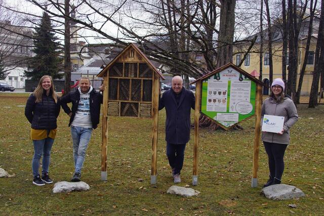 Kürzlich wurde im Gaston-Glock-Park Ferlachs erstes Insektenhotel eröffnet.  | Foto: Stadtgemeinde Ferlach