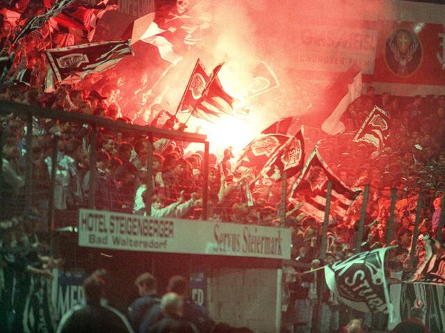 Sturm-Fans mit Bengalischem Feuer, Gruabn, Herbst 1995 | Foto: GEPA
