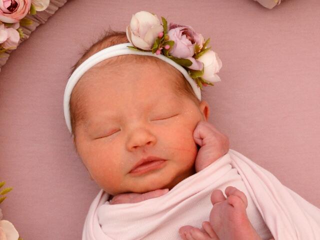 Maxime
Sabrina Hiebler &amp; Patrick Witschnig, Fohnsdorf. Geb.-Dat.: 2. 4. , 17:03 Uhr; Gewicht: 2.770 g, 51 cm. | Foto: BabySmile