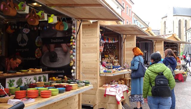 Neue Hütten wurden extra für den Ostermarkt von der Stadt Villach bereitgestellt. 