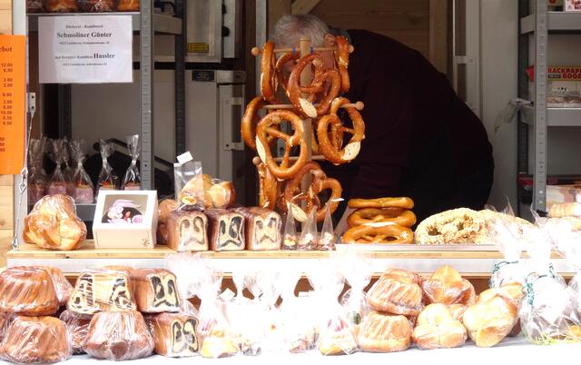 Ob Reindling, Kuchen oder Brezel, alles gibt es frisch zu kaufen.