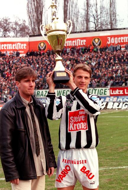 Markus Schopp mit Auszeichnung zum Fußballer des Jahres der Zeitschrift "Spoat", Gruabn 1996 | Foto: GEPA