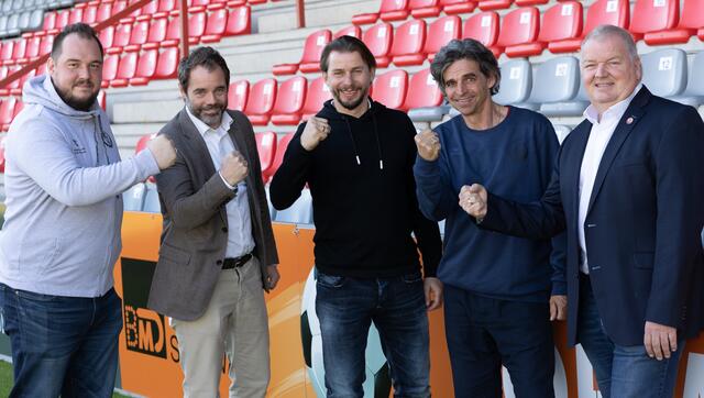 Sportlicher Leiter Jürgen Tröscher, Vize-Präsident Michael Obermair, Co-Trainer Markus Eitl, Cheftrainer Daniel Madlener und Präsident Reinhard Schlager (v.l.). | Foto: SKV/Moser 