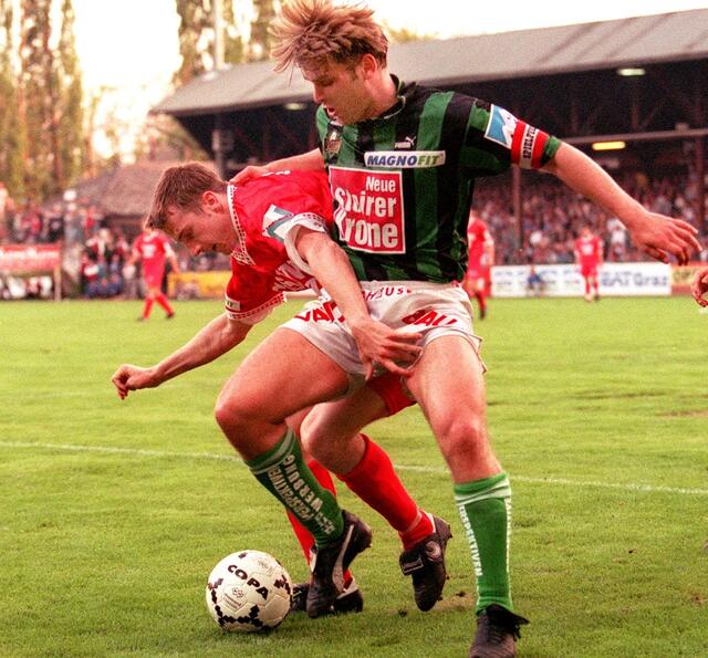 Zweikampf zwischen Gregor Pötscher (GAK) und Arnold Wetl (Sturm), Mai 1996 | Foto: GEPA