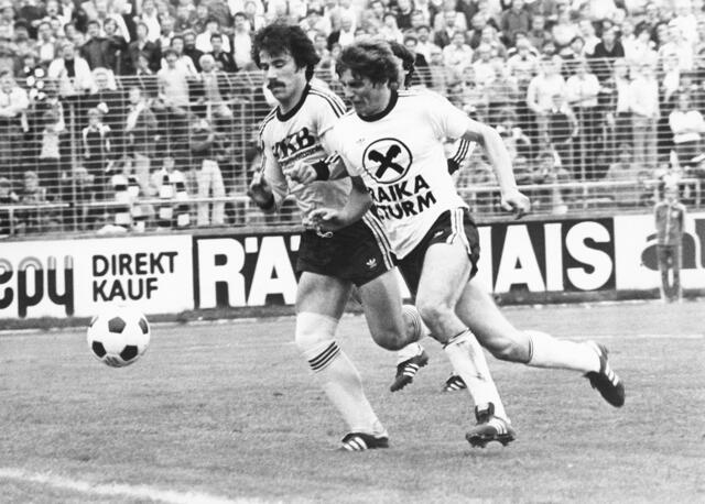 Bozo Bakota verzauberte im traditionellen Schwarz-Weiß die Anhängerschaft. | Foto: Foto Fischer