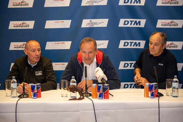 (Motor-)sportliche Pressekonferenz in Wien: Karl Katoch (Erzberg Rodeo), Heinz Kinigadner (Wings for Life), Gerhard Berger (DTM) v.l. | Foto: Nikolaus Mautner-Markhof