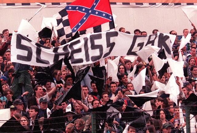 Keine Liebe: Sturm-Fans im Cup-Halbfinale gegen den Stadtrivalen, 1996 | Foto: GEPA