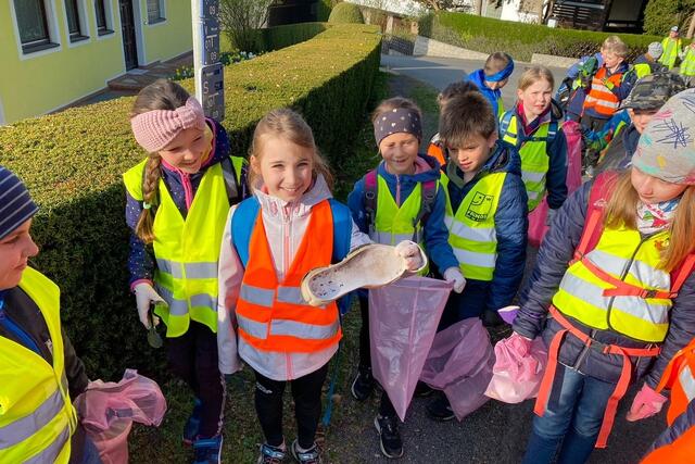 Was nicht alles auf der Straße landet! | Foto: BFVFB/C. Karner