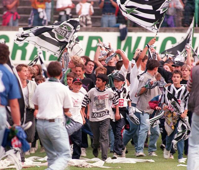 Junge Sturmfans nach der Schlussrunde 1995, Gruabn | Foto: GEPA