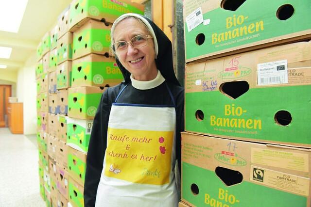 Sr. Cornelia Waldbauer und ihre Mitschwestern bitten wieder um haltbare Lebensmittel für Notleidende in der Ukraine. Gesammelt wird im Franziskanerinnenkloster Amstetten im ganzen April. | Foto: Zarl