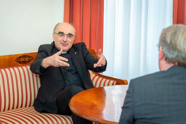 Im Interview mit meinbezirk.at: Bischof Wilhelm Krautwaschl im Ostergespräch 2022. | Foto: Jörgler