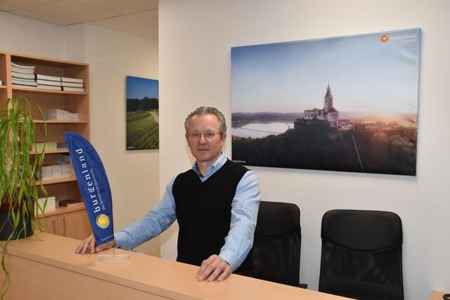 Im Erdgeschoß ist der Tourismusverband Südburgenland mit Harald Popofsits und seinen Kolleginnen eingemietet. | Foto: Martin Wurglits