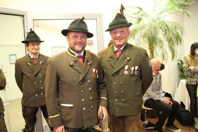 Schützenhauptmann Franz Langmaier und Gerhard Langmaier.