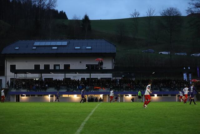 250 Zuseher sahen am Ende einen Derby-Sieg von Eidenberg. | Foto: Reischl