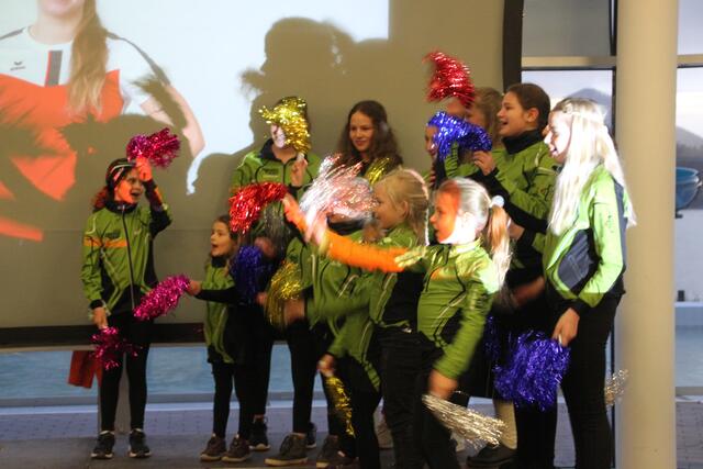 „Carina Superstar, du machst uns so stolz“, sangen die Kinder.