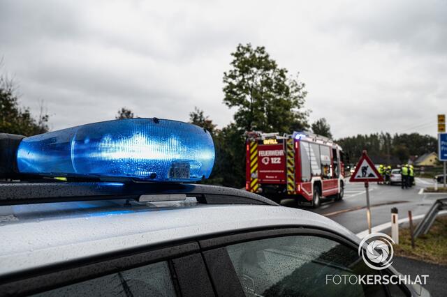 Bei einem Unfall auf der Scharnsteinerstraße kam die 90-jährige Beifahrerin ums Leben. Der 89-jährige Lenker wurde unbestimmten Grades verletzt. | Foto: fotokerschi.at