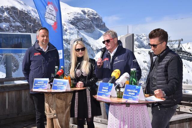 Stets im Fokus aller Kameras und Mikrophone - gemeinsam mit den NLW-Geschäftsführern Markus Brandstätter und Christopher Gruber sowie dem Veranstalter Thomas Semmler von Semtainment-Events. | Foto: Hans Jost