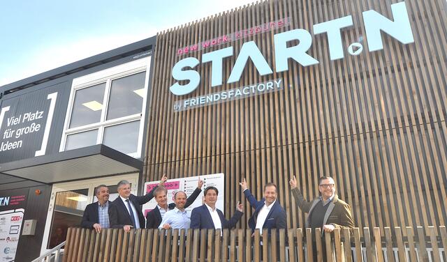 START.N eröffnet: H. Huber, K. Winkler, H. Lechner, St. Niedermoser, P. Seiwald, Th. Unterberger, G. Gebhardt. | Foto: Kogler