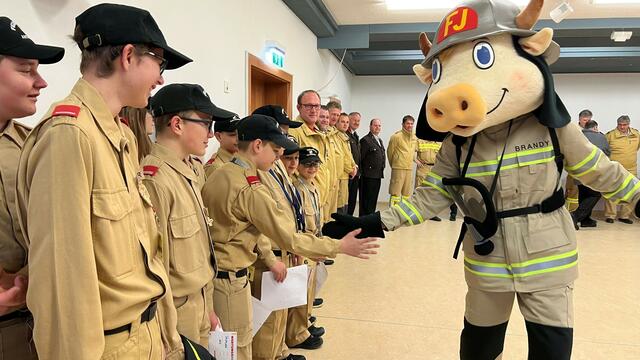 Alle Jungfeuerwehrerinnen und Jungfeuerwehrer haben den Test bestanden. | Foto: Manuel Hasenschwandtner / BFKDO Flachgau