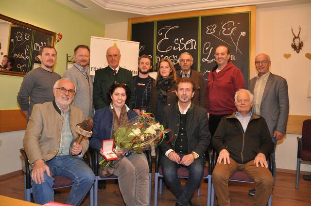 Bei der Generalversammlung: Herbert Grulich, Hermine Hackl, Gerhard Blabensteiner und Martin Forstner (sitzend, v.l.) sowie Martin Simlinger, Reinhard Bachner, Wolfgang Chaloupek, Sebastian Fischer, Melissa Frühwirth, Karl Heinz Piringer, Franz Vieghofer und Fritz Fürst (stehend, v.l.) | Foto: privat