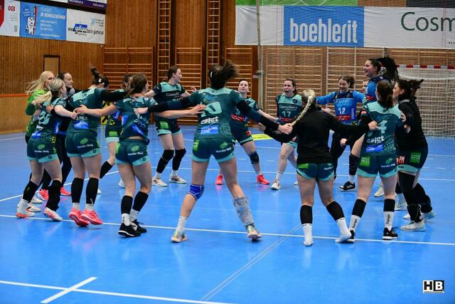 Die Damen verabschiedeten sich mit einem Heimsieg von den Fans. | Foto: Bernd Haider