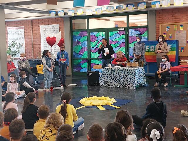 Gemeinsam für den Frieden: mit einem multireligiösen Fest gedenken die Schüler:innen der VS Fischerau in Gösting dem Krieg in der Ukraine. | Foto: VS Fischerau