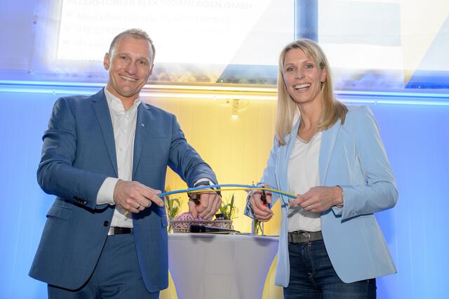 Geschäftsführer Daniel Allerstorfer mit Moderatorin Sabine Lindorfer, die durch die Eröffnungsfeier führte. | Foto: Cityfoto/David Katouly