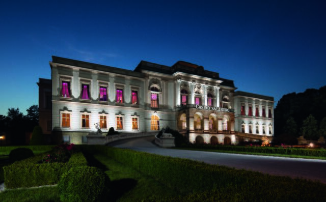 Casino Salzburg in Schloss Klessheim bei Nacht.

 | Foto: Casino Austria