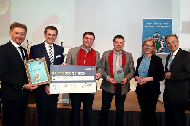 V.l.n.r.: Vizepräsident Welser Messe Gerhard Kroiß, Wirtschafts-Landesrat Markus Achleitner, GF Markus Hargassner, GF Anton Hargassner, Bundesministerin Leonore Gewessler und Gerhard Dell, GF OÖ. Energiesparverband | Foto: Land OÖ/Kauder