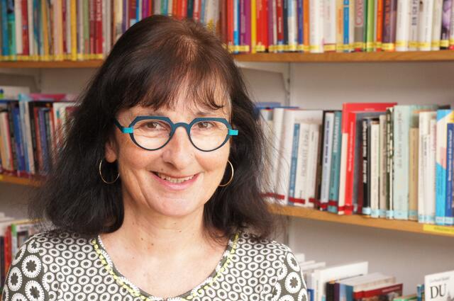 Die Leiterin der Telefonseelsorge der Diözese Innsbruck, Astrid Höpperger, weiß zu berichten, dass sich nicht zuletzt aufgrund der psychisch herausfordernden Coronapandemie die Onlineberatung im Jahr 2021 fast verdoppelt hat.  | Foto: Cincelli/dibk.at