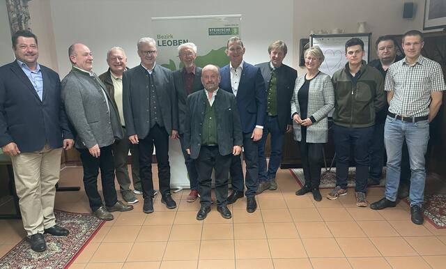 Bürgermeister Andreas Kühberger (6. v. r.) mit seinem Team | Foto: ÖVP Leoben