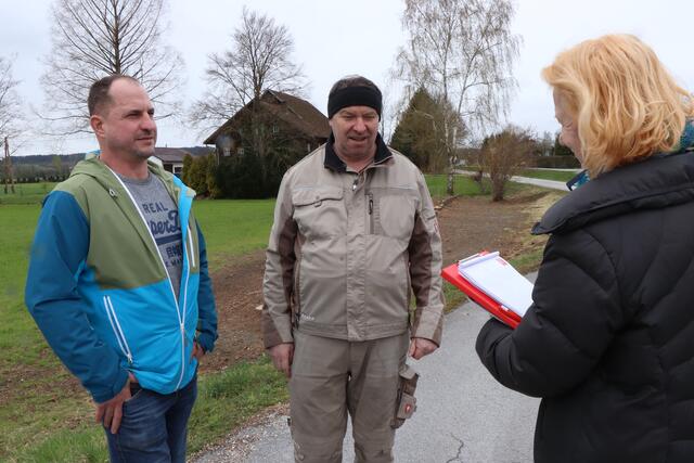 Harald Schneglberger und Franz Schachermair, Anrainer der B 148 in der Ortschaft Hart, Gemeinde Reichersberg. | Foto: BRS/Doms