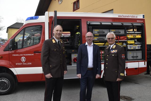 Bundeskommandant Albert Kern, Bürgermeister Alexander Stangassinger, Halleins Kommandant Josef Tschematschar (v.r.). | Foto: Thomas Fuchs