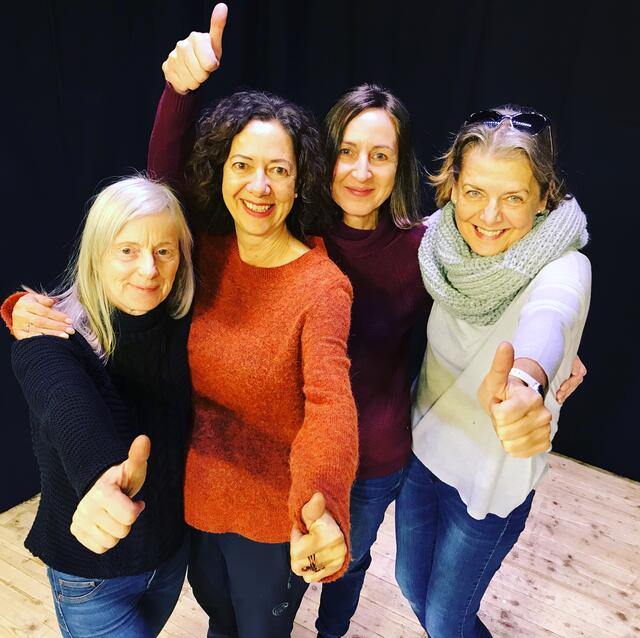 Das Vorstandsteam des Kultur.Werk.Axams freut sich auf einen tollen Abend und viele Spenden. V.l.: Claudia Hochreiter, Connie Barwick, Karin Schweighofer und Dagmar Grohmann | Foto: kwa